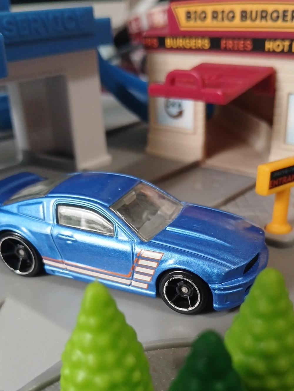 07 Ford Mustang Hot Wheels Car - 1/64